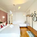 99 - Urban Fabulous 6 Bedrooms
