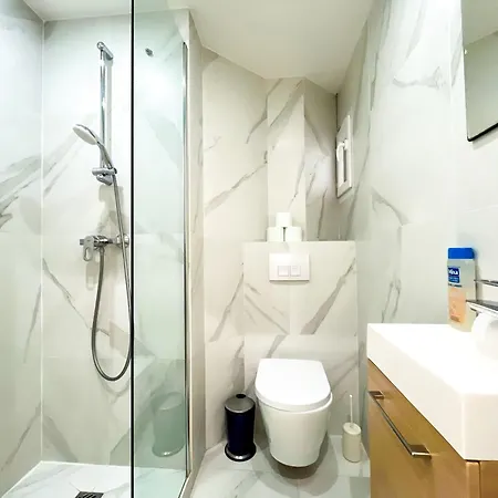 Apartment 99 - Urban Fabulous 6 Bedrooms