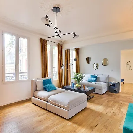 99 - Urban Fabulous 6 Bedrooms Apartment