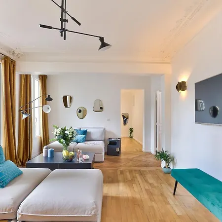 99 - Urban Fabulous 6 Bedrooms Apartment