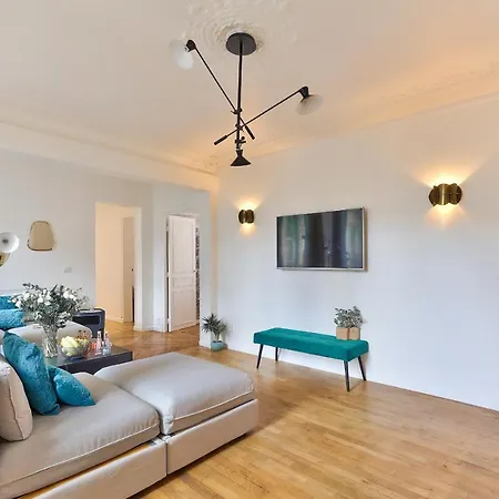 99 - Urban Fabulous 6 Bedrooms Apartment *